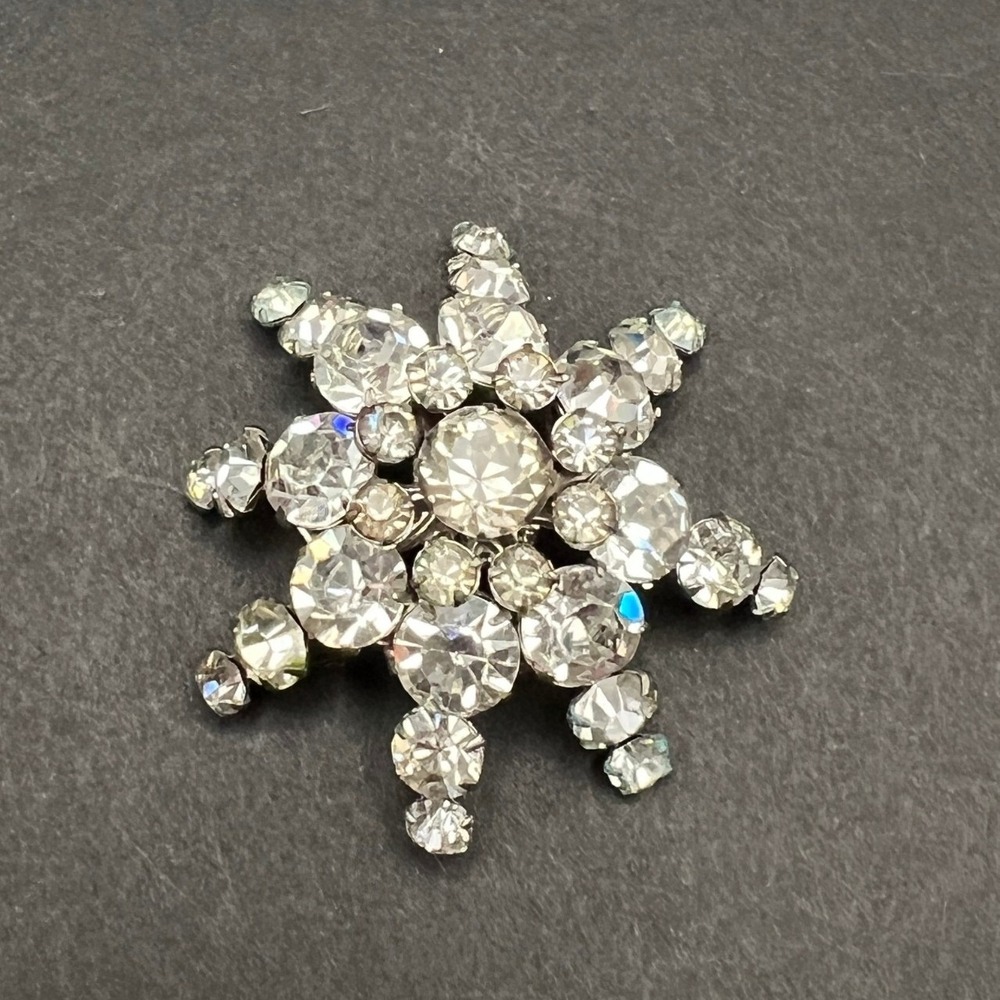Vintage Rhinestone Brooch‎ Silver Tone Clear Domed Starburst Snowflake